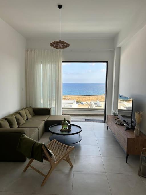 Penthouse Med Privat Saltvannsbasseng Pa Esentepe Beach Kyrenia  Exterior photo