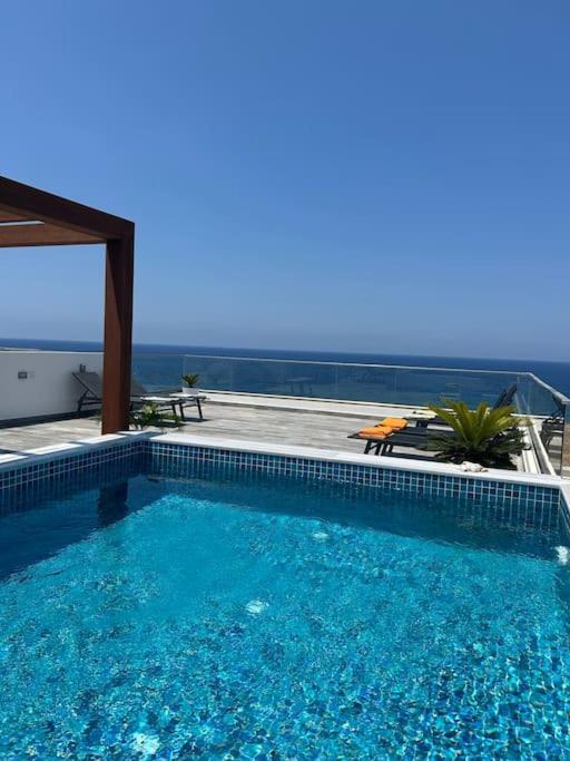 Penthouse Med Privat Saltvannsbasseng Pa Esentepe Beach Kyrenia  Exterior photo